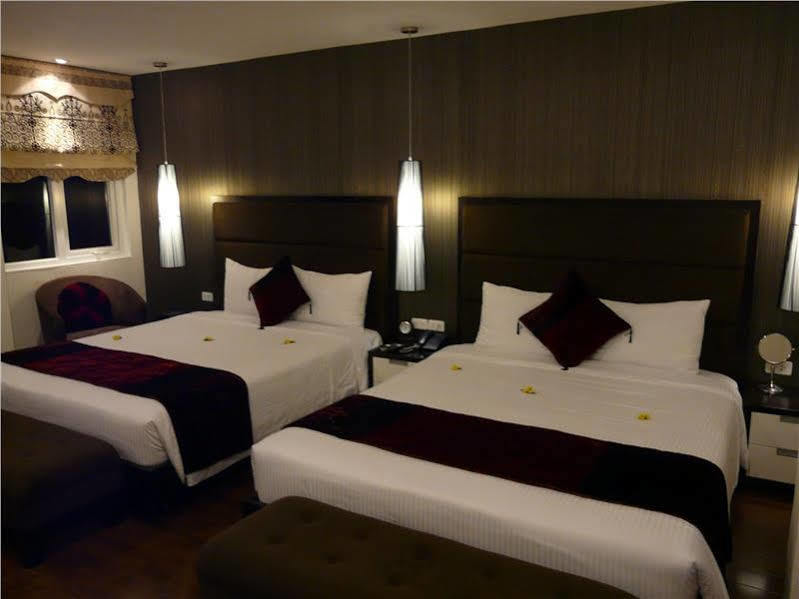 Hotel Orchid Kochi Ngoại thất bức ảnh